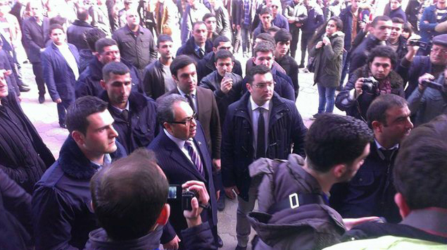 Azərbaycan Dillər Universitetində tələbələr aksiya&nbsp;keçirir