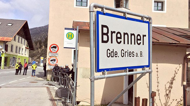 Avstriya sərhədlərini miqrantların üzünə bagladı&nbsp;(FOTOLAR)