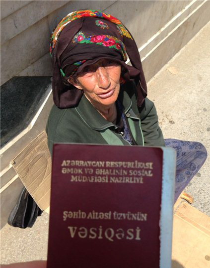 ŞƏHİD ANASI NƏVƏSİ ÜÇÜN DİLƏNİR!&nbsp;FOTOLAR