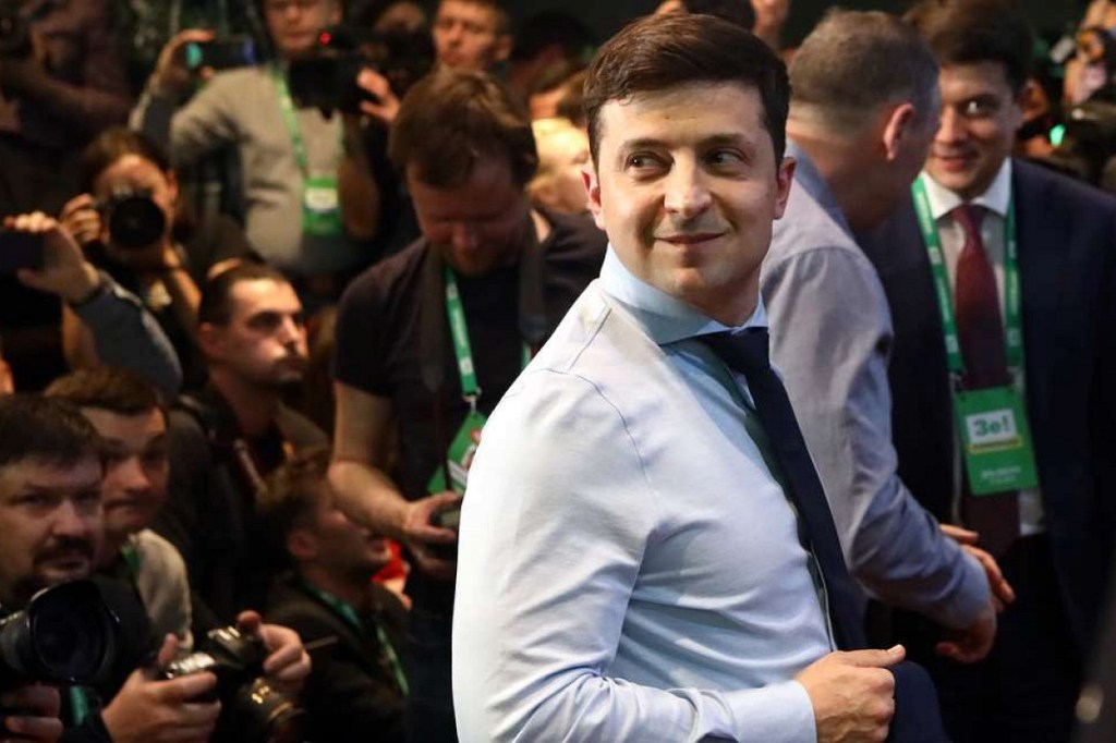 Зеленский распустил Верховную раду и пригрозил депутатам лишением неприкосновенности