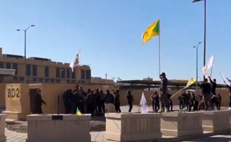 Иракцы пошли на штурм посольства США в&nbsp;Багдаде