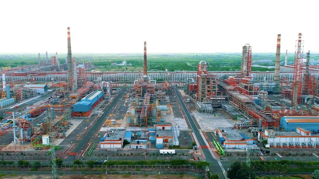 Indian refinery “Rosneft” began to demand money from customers in advance after the introduction of EU&nbsp;sanctions