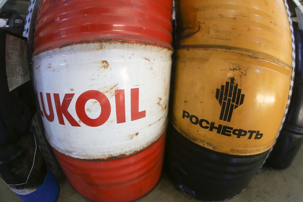 US and EU  Considering Sanctions on Rosneft and Lukoil —&nbsp;Bloomberg